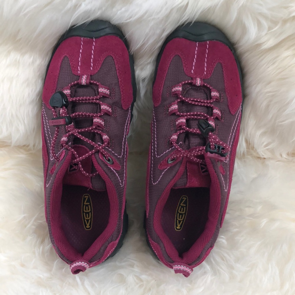 KEEN Hiking Shoes Big Kid/Youth Size 5. BRAND NEW!